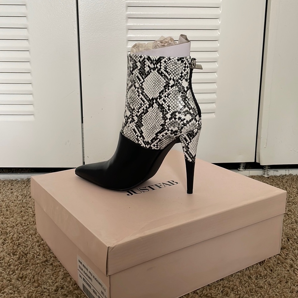 JustFab snakeskin booties. Selling from the Chicagoland area.